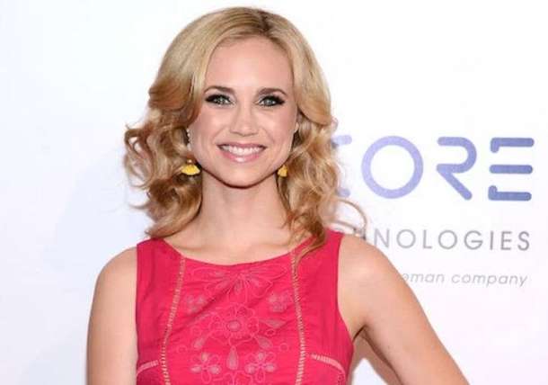 Fiona Victoria Gubelmann height