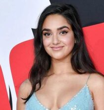 Geraldine Viswanathan height