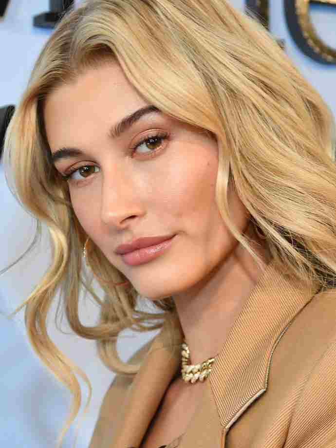 Hailey Baldwin photo