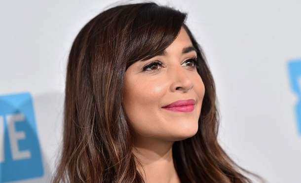 Hannah Simone height