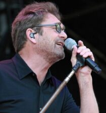 Huey Lewis net worth