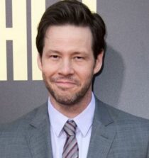 Ike Barinholtz age