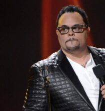 Israel Houghton height