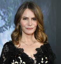 Jennifer Jason Leigh weight