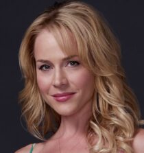 Julie Benz weight