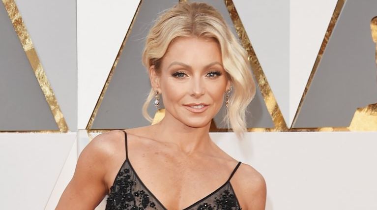 Kelly Ripa height