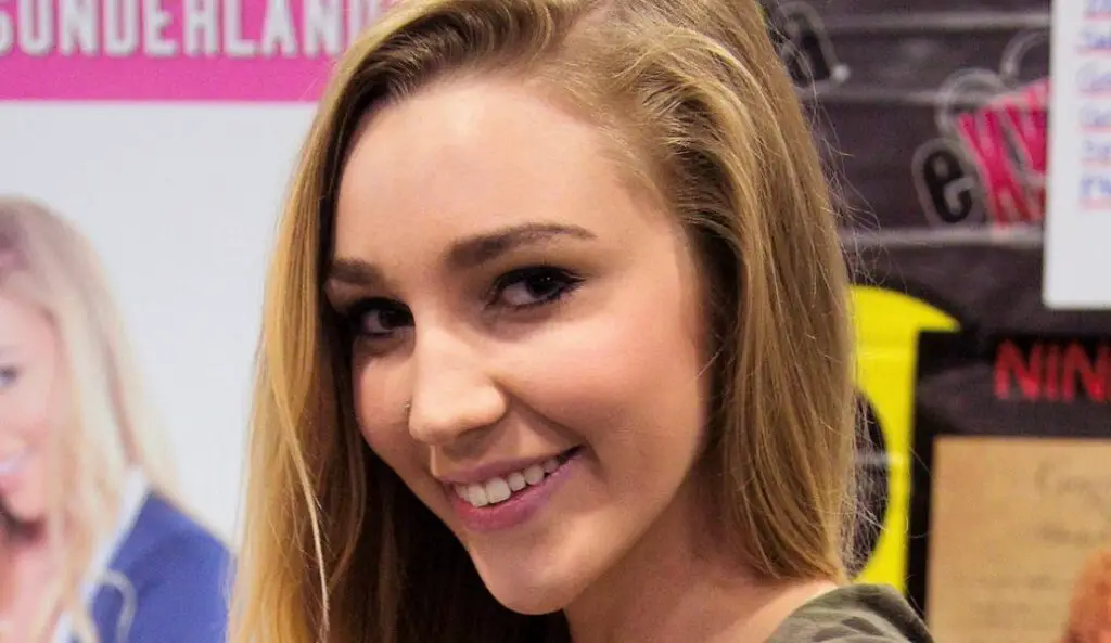 Kendra Sunderland Net worth, Age Bio Wiki, Kids, Weight, Husband 2024