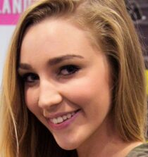 Kendra Sunderland height