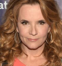 Lea Thompson weight