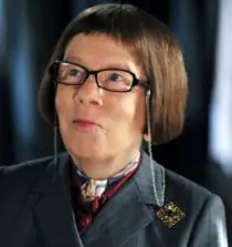 Linda Hunt net worth