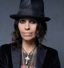 Linda Perry age