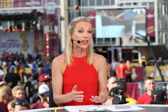 Lindsay Ann Czarniak height