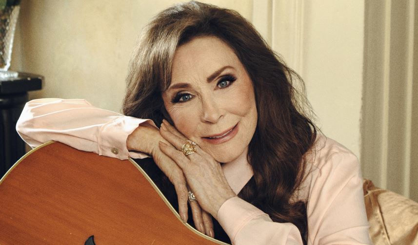 Loretta Lynn height