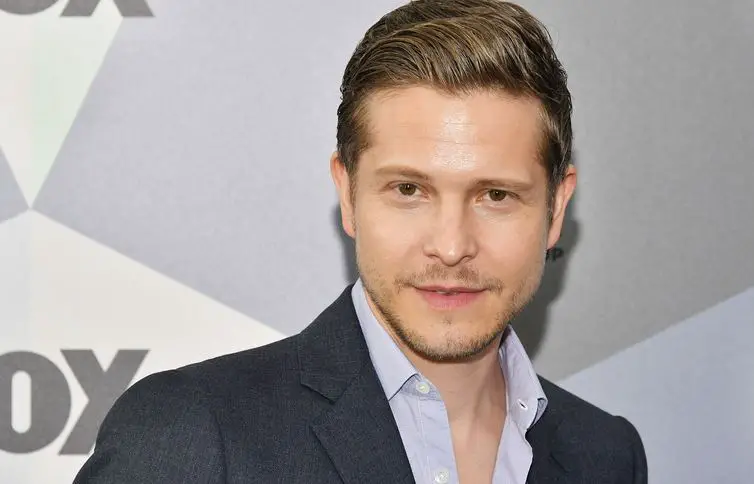 6. Matt Czuchry's Blonde Hair Care Routine - wide 4