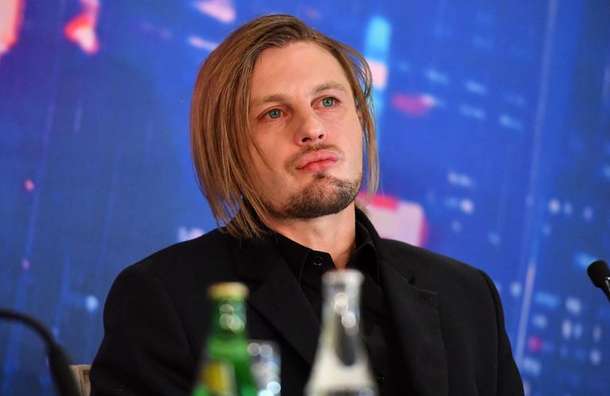 Michael Carmen Pitt height