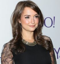 Milana Vayntrub weight