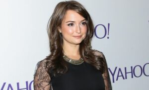 Milana Vayntrub Net Worth, Age, Husband, Weight, Kids, Bio-Wiki 2024 ...