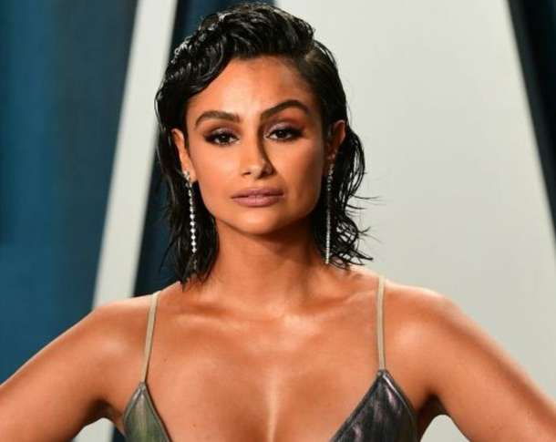 Nazanin Mandi height