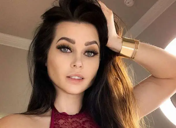 Niece Waidhofer height