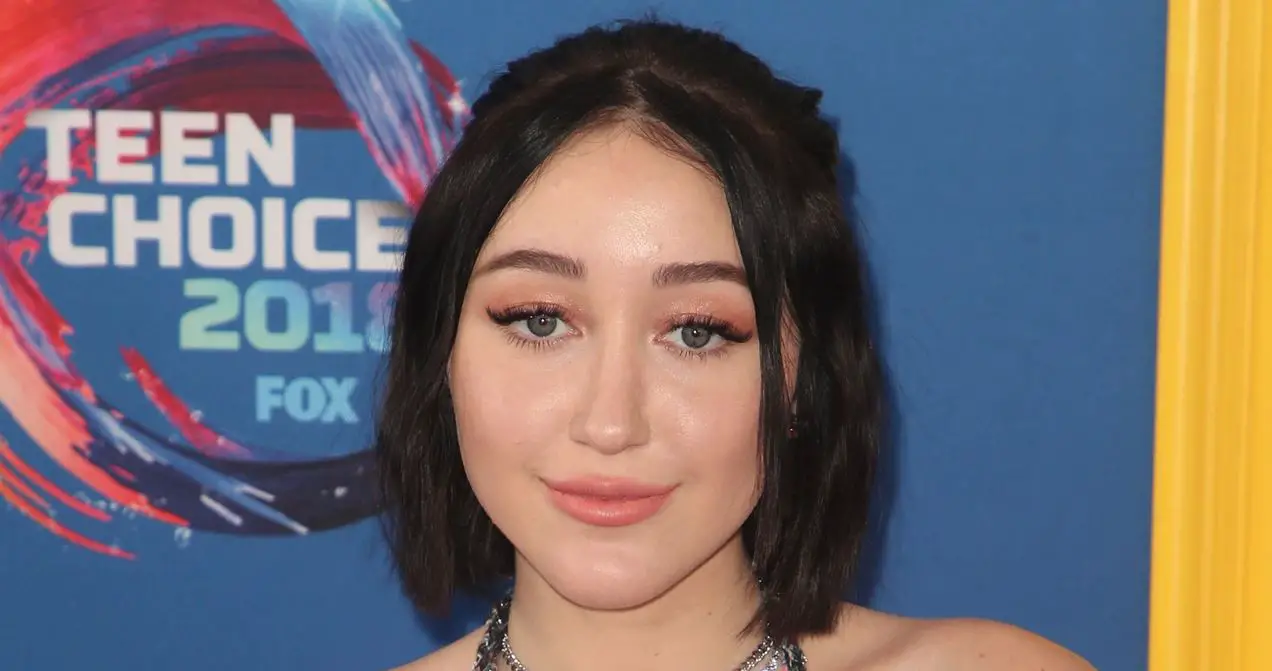 Noah Cyrus Net worth, Age Wife, Weight, BioWiki, Kids 2023 The Personage