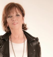 Nora Roberts height