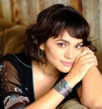 Norah Jones height