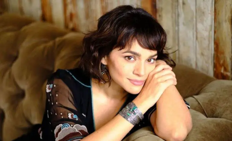 Norah Jones height