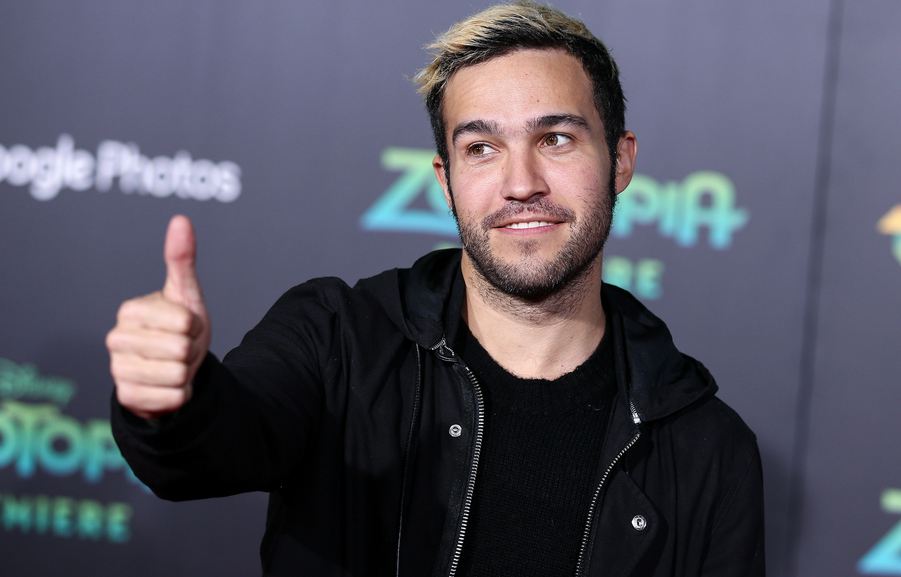 Pete Wentz Age Net Worth Bio Wiki Weight Wife Kids 2023 The Personage   Pete Wentz Net Worth 