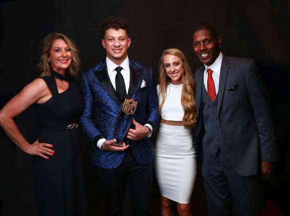 Randi (Martin) Mahomes height