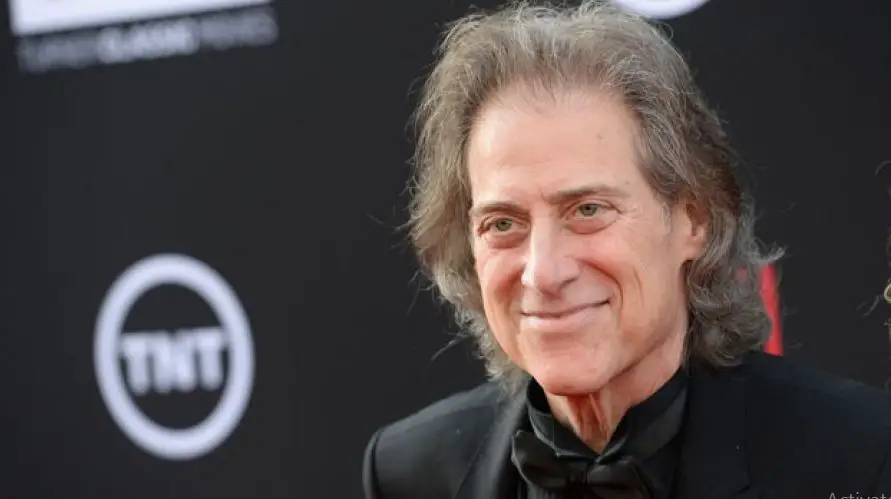 Richard Lewis height