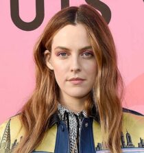 Riley Keough weight