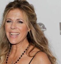 Rita Wilson height