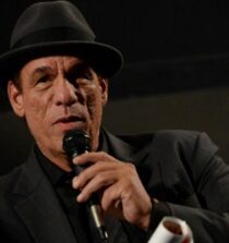 Robert Davi height