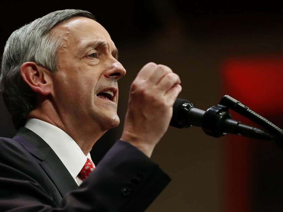 Robert Jeffress net worth, Wife, Age, Bio-Wiki, Weight, Kids 2023- The  Personage