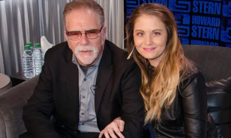 How Old Is Ronnie Mund