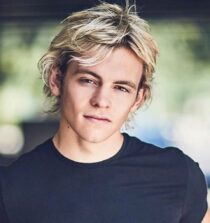 Ross Lynch age