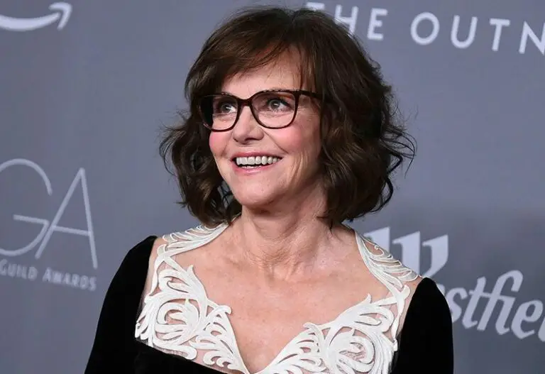 Sally Field Net worth, Age BioWiki, Husband, Weight, Kids 2022 The