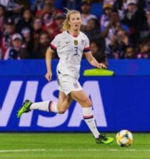 Samantha June Mewis height