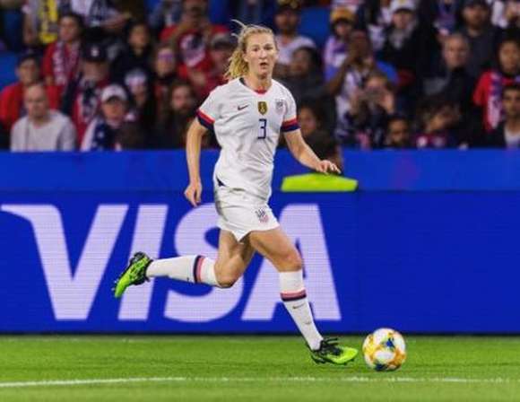 Samantha June Mewis height