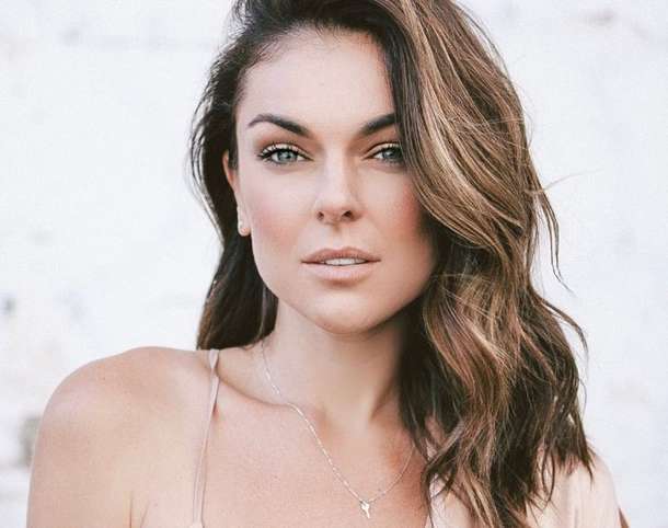 Serinda Swan height