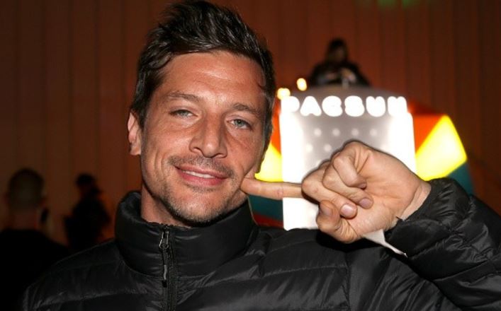 Simon Rex age