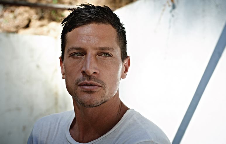 Simon Rex height