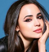 Sofia Carson height