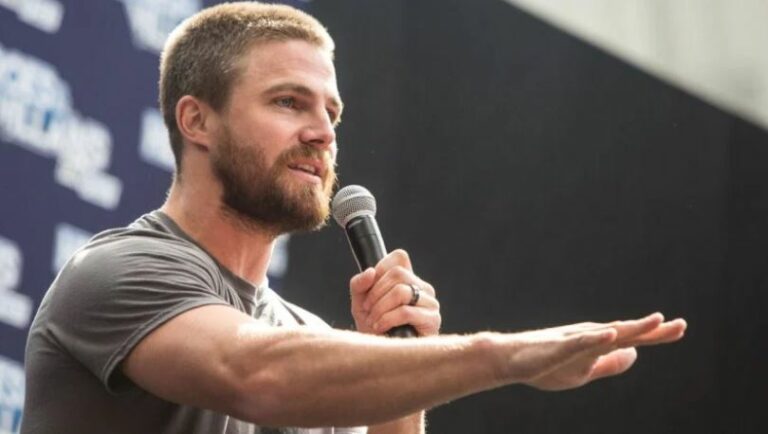Stephen Amell Age, Net worth: Wife, Kids, Weight, Bio-Wiki 2024| The ...