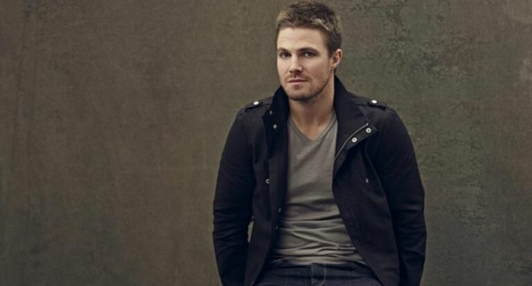 Stephen Amell Age Net Worth Wife Kids Weight Bio Wiki 2022 The   Stephen Amell Net Worth 768x413 