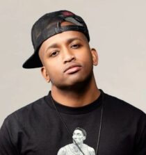 Swoozie net worth