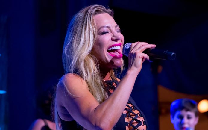 Taylor Dayne height