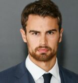 Theo James weight