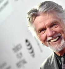 Tom Skerritt height