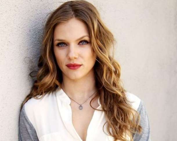 Tracy Spiridakos networth